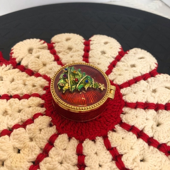 Vintage Christopher Radko Gold Tone and Enamel Christmas Tree Hinged Trinket Box - Picture 5 of 10